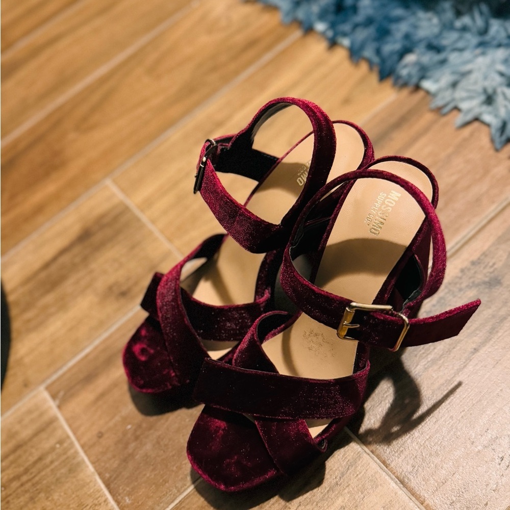 Heels - Picture 5 of 5